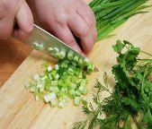 Летний суп "Таратор" из кефира, зелени и огурцов